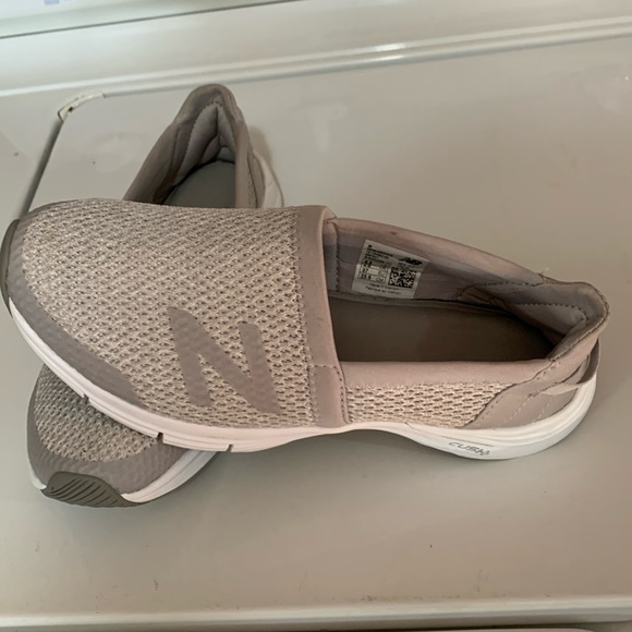 New Balance ( women’s, slip on shoes) - Picture 2 of 11